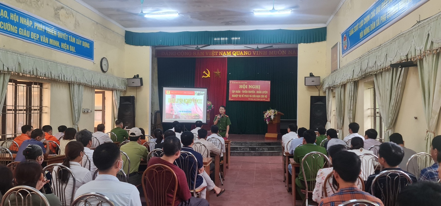 Uỷ ban nhân dân xã Phú Cường tổ chức Hội nghị tuyên truyền, huấn luyện nghiệp vụ về phòng cháy chữa cháy và cứu nạn cứu hộ cho lực lượng dân phòng, Cán bộ làm việc tại Uỷ ban nhân dân xã và Đại diện cơ sở nhà ở kết hợp kinh doanh, sản xuất trên địa bàn.